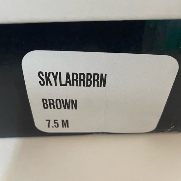 NEW IN BOX Alfani Skylarr Brown Leather Boots, 7.5 - Picture 4 of 12